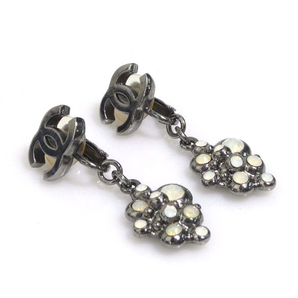 CHANEL Authentic Earrings - Picture 2 of 8